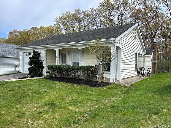 2nd image of 520 Cranston Lane