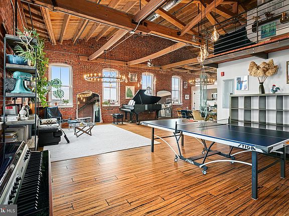 4th image of 2551 Trenton Ave #401