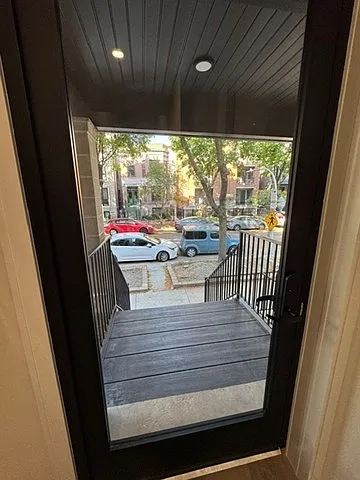 715 W Aldine Ave #2 — Photo 4