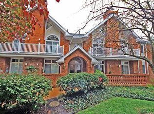 6 Country Club Ter, Saint Louis, MO