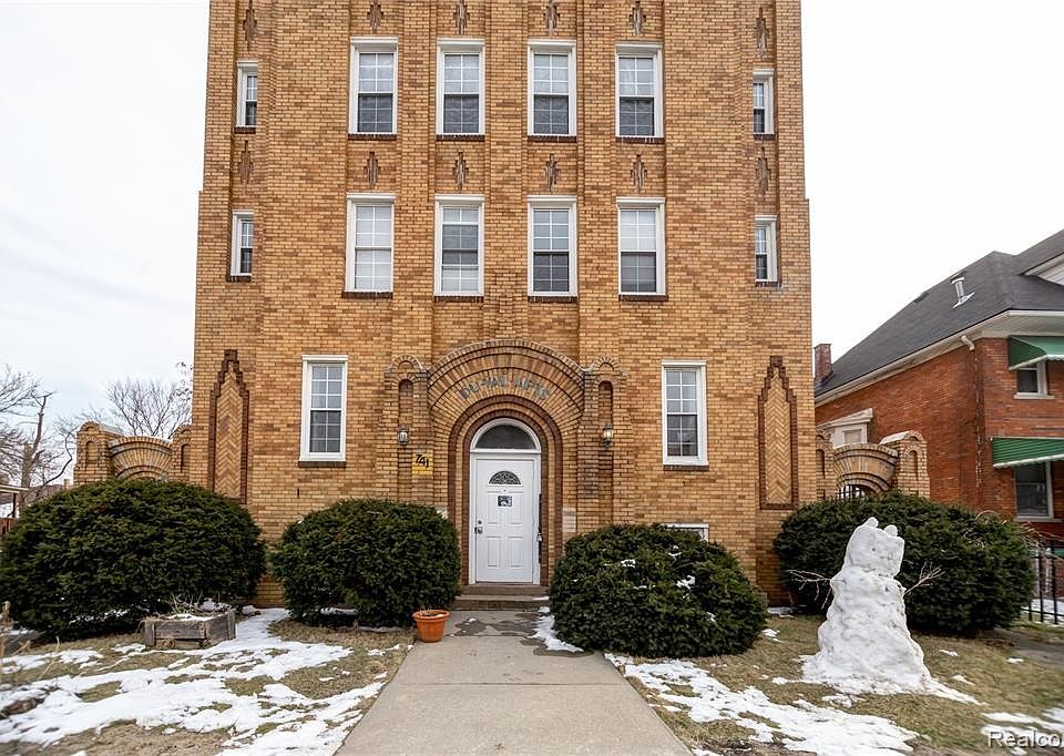 1st image of 741 W Euclid St #303