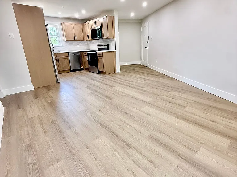 Oak Gardens Apartments — Photo 3