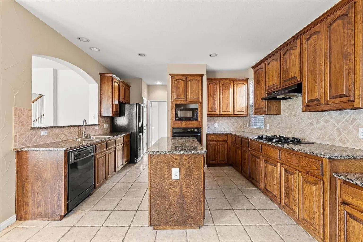 4 bed, 2914 sqft, $3,050 — Photo 3