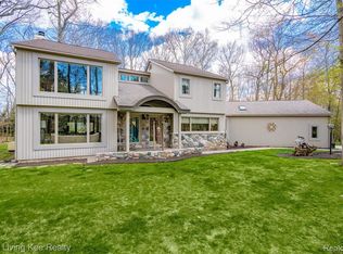 1320 Esther Ln, Milford, MI 48380