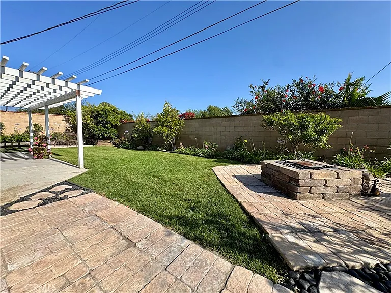 18572 Avolinda Dr — Photo 52