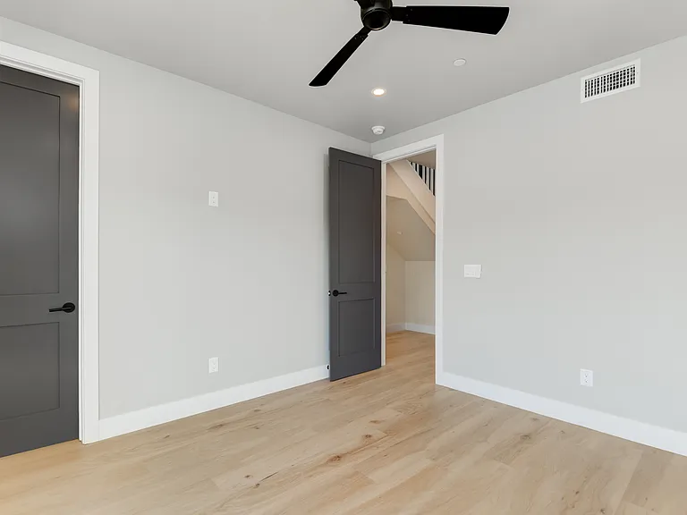 5432 Churchward St — Photo 20