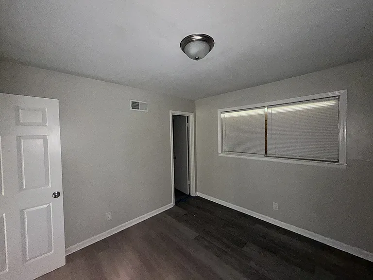 3329 Denver St — Photo 17