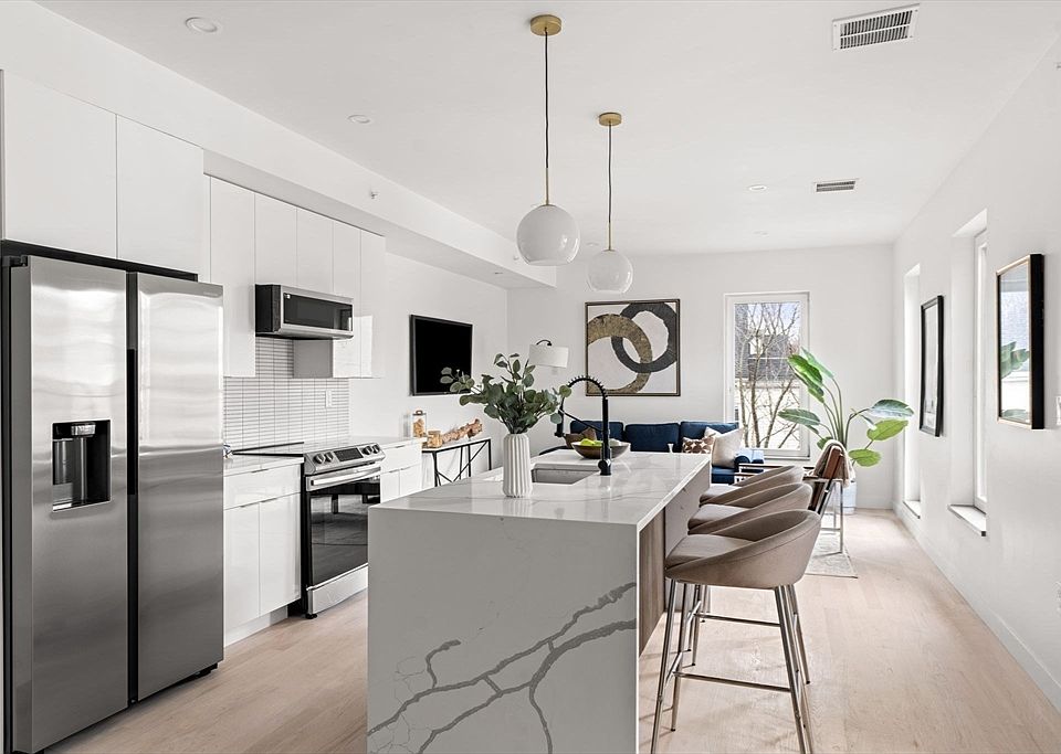 1st image of 122 Washington St #11