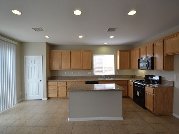 3rd image of 3102 San Luis Dr