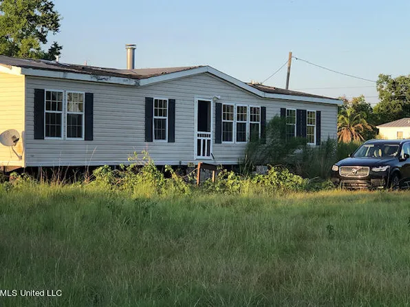 23 Old Creek Rd, Picayune, MS 39466