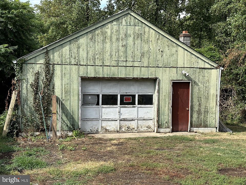 2nd image of 113 Ashby St