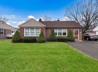 717 W County Line Rd, Hatboro, PA 19040