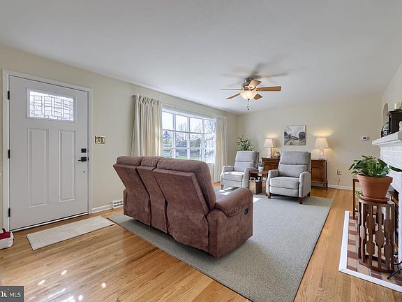 2nd image of 2401 Seneca Dr