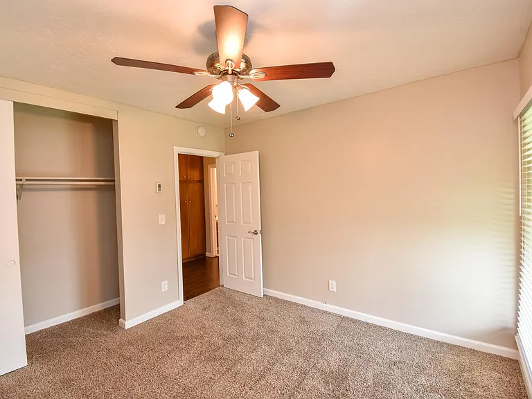 Megan Court Apartments — Photo 35
