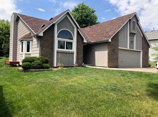 8925 Pinehurst Rd, Woodbury, MN 55125