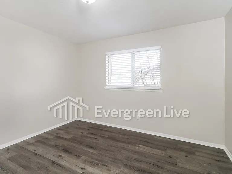2404 Heathercrest Dr — Photo 10