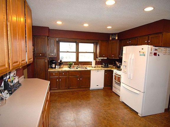 4th image of 1305 Chestnut Ave W
