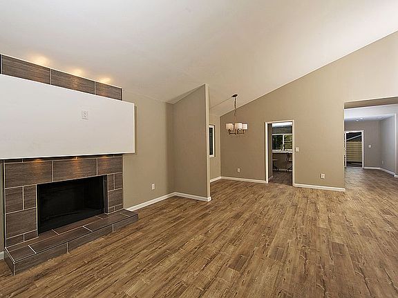 4th image of 8275 Hillandale Dr