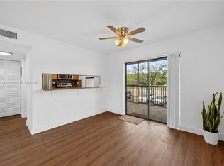 3252 Foxcroft Rd APT 216, Hollywood, FL 33025