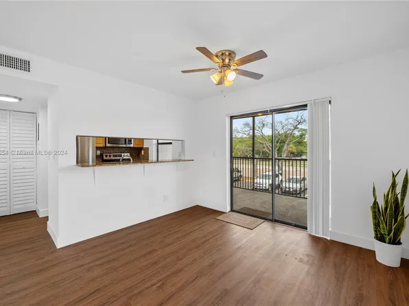 3252 Foxcroft Rd APT 216, Hollywood, FL 33025