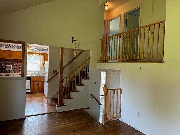 3rd image of 32 Lakeshore Dr