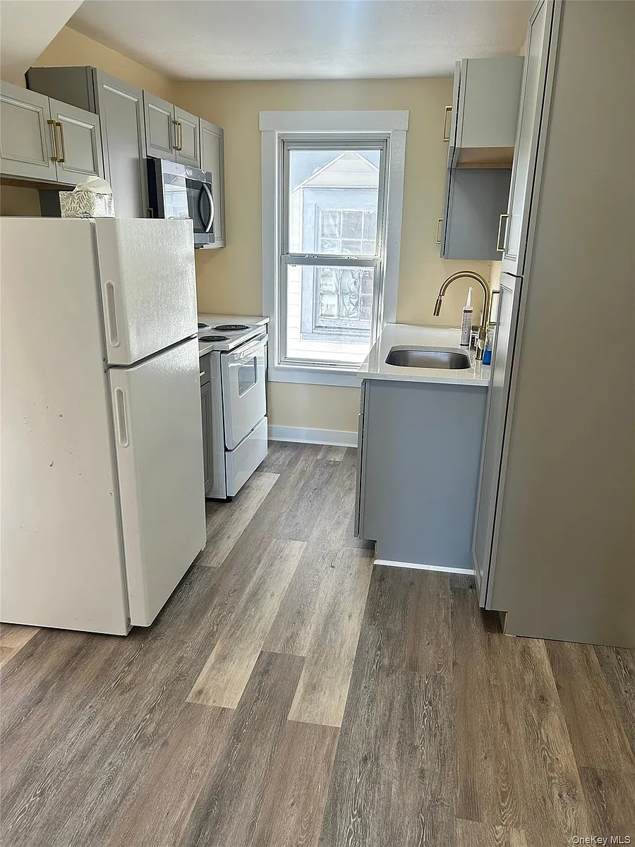 Building Photo - 148 Clinton St #5