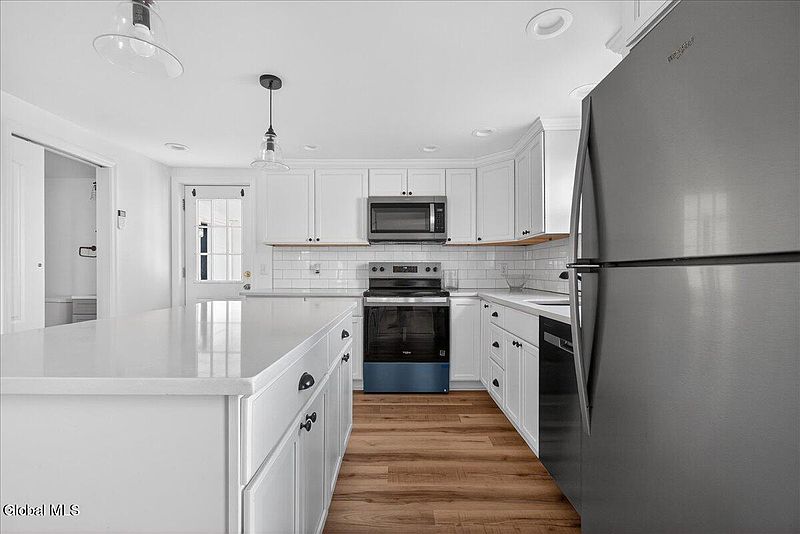 5th image of 204 Columbia Street