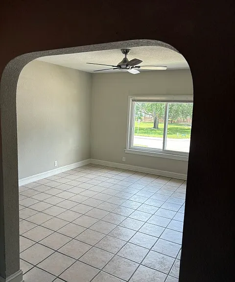 320 S Riverside Dr — Photo 9