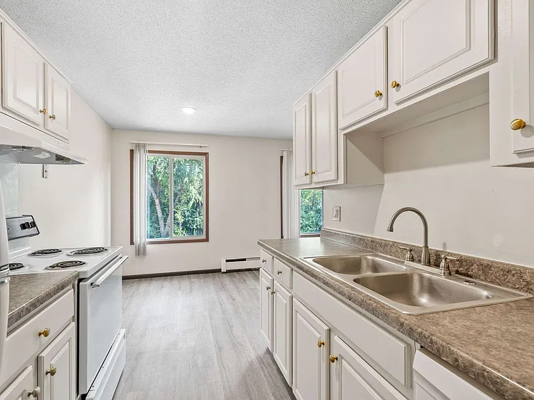 Como Park Apartments — Photo 23