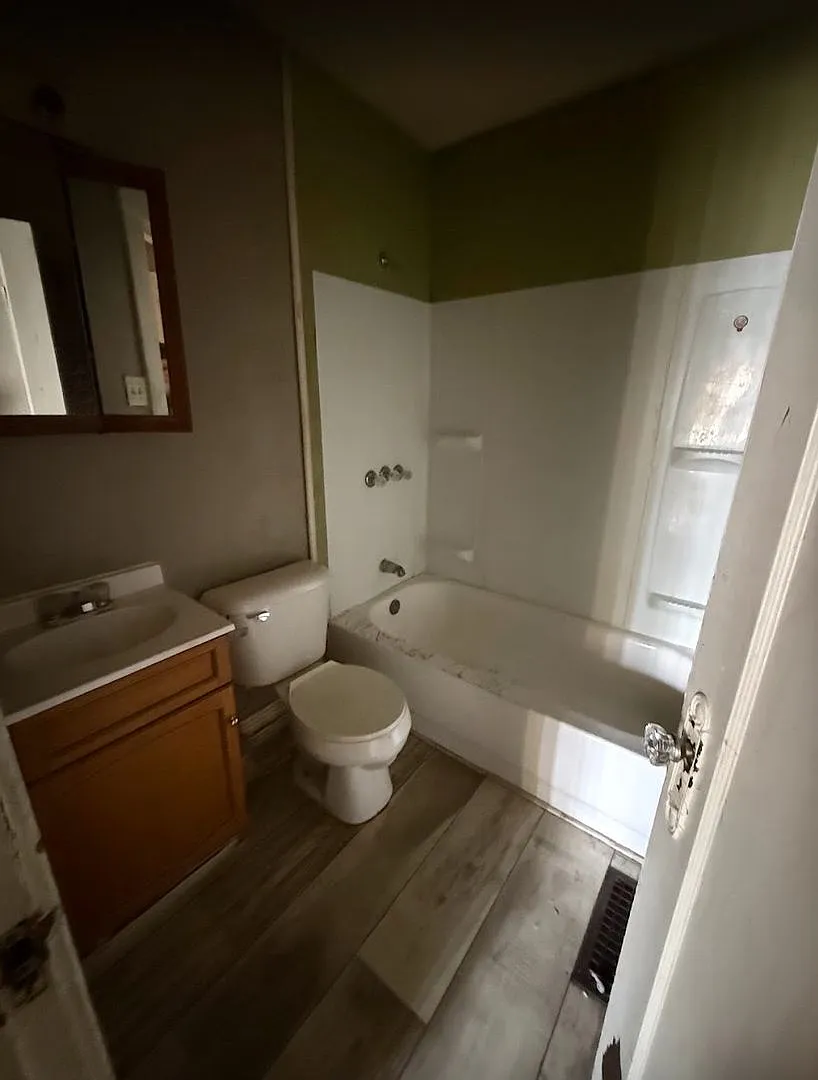 Owner financing / Handyman Special / Investment Opportunity — Photo 3