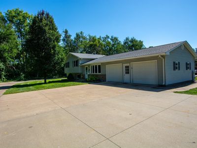 111 7th St, Camanche, IA, 52730