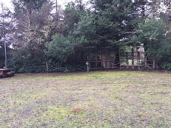 5th image of 891 Vagabond Ave SW