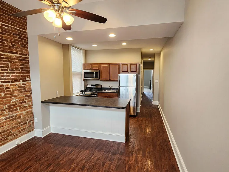 228 W Chestnut St — Photo 3
