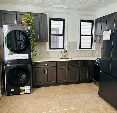 5th image of 264 Valley St