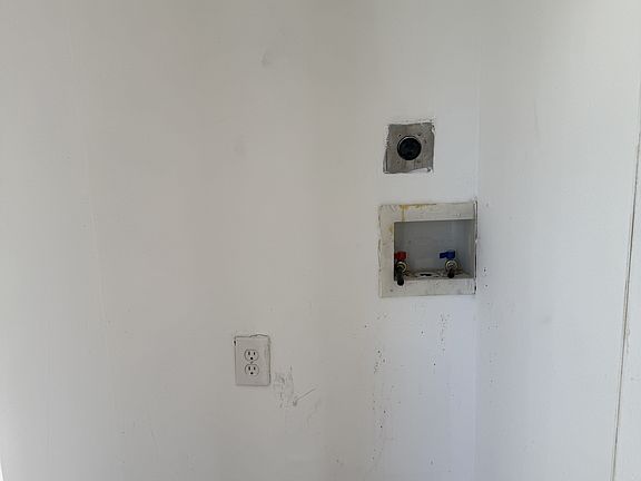 Main bathroom washer/dryer connection