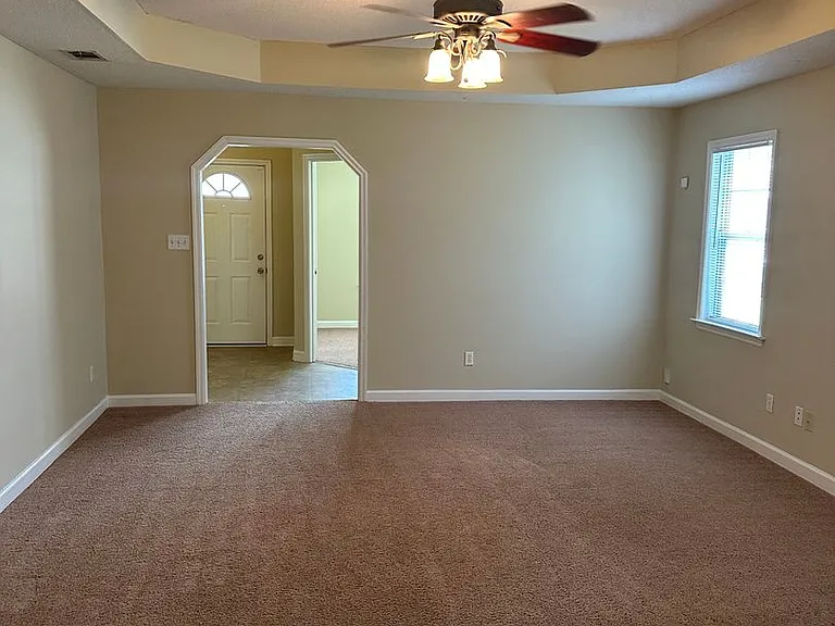4075 Chadwyck Dr — Photo 4