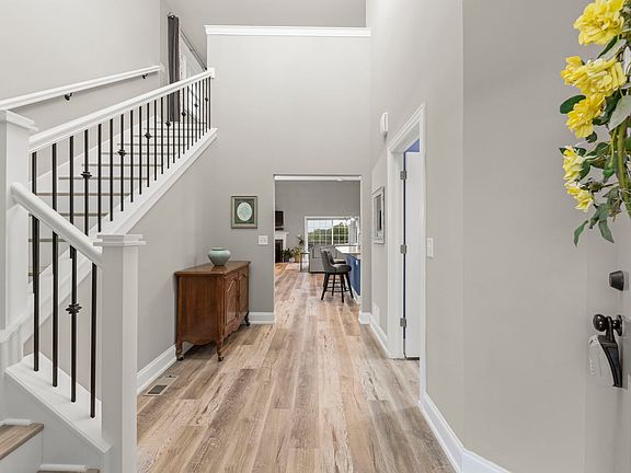 2nd image of 9437 Parkwood Ln