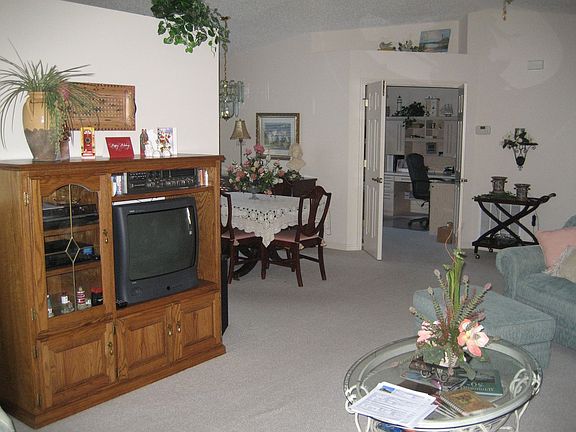 Living/Dining Area