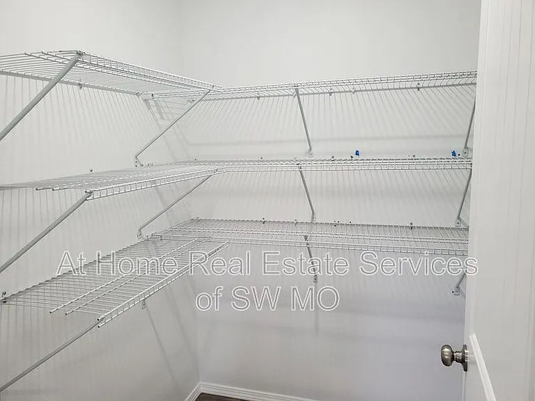 624 S Southgate Dr — Photo 4