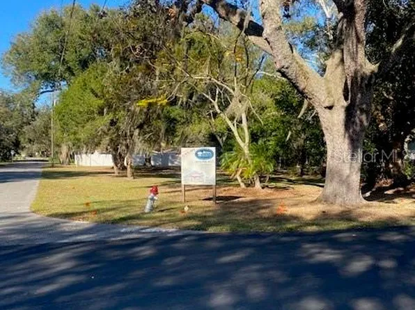 5629 18th St Lot 10, Zephyrhills, FL 33542