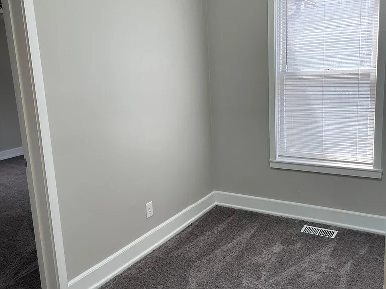 715 N East St — Photo 15