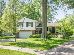 27920 Aberdeen Rd, Bay Village, OH 44140