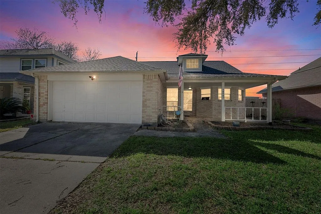 3 bed, 1387 sqft, $2,000 — Photo 1