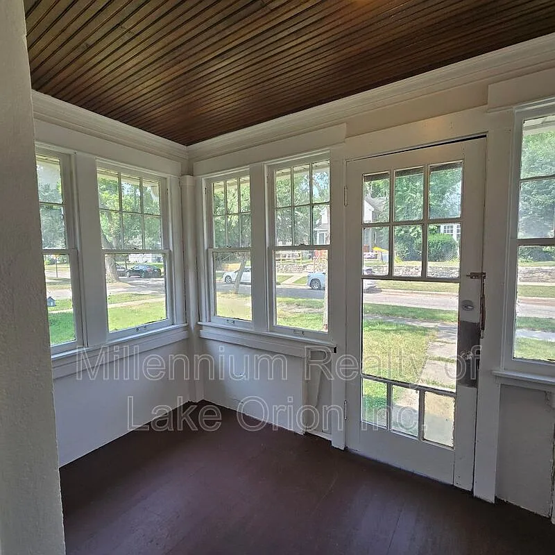3 bed, 1.5 bath, 1256 sqft, $1,395 — Photo 3