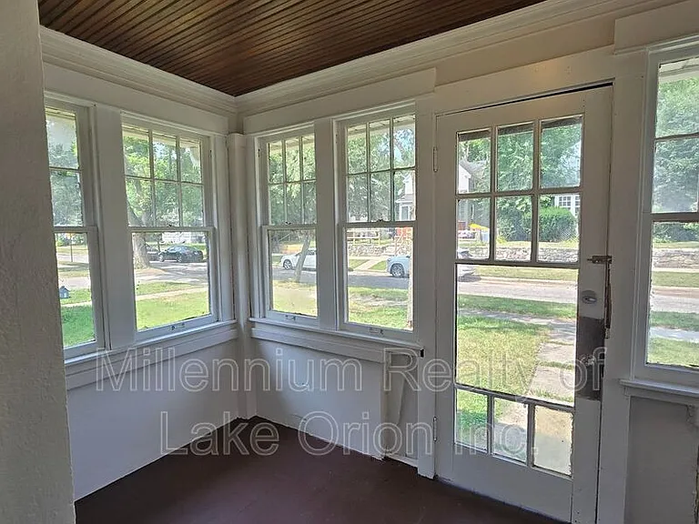 96 Oliver St — Photo 3