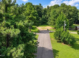 McMillan Dr, Holly Springs, MS 38635