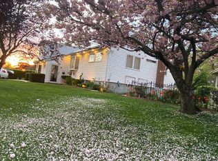 30 Forest Rd, Valley Stream, NY 11581