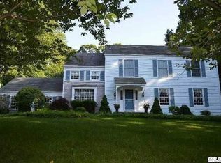 6 Wildbriar Ct, Mount Sinai, NY