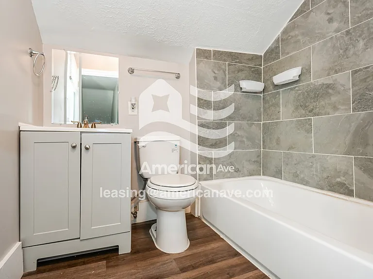 1441017_012_bathroom_13.jpg