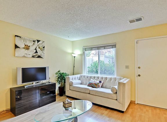 2nd image of 4734 Strawberry Ln